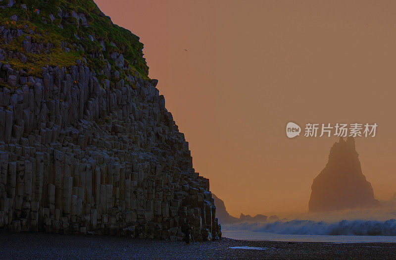 冰岛海滩上的日出