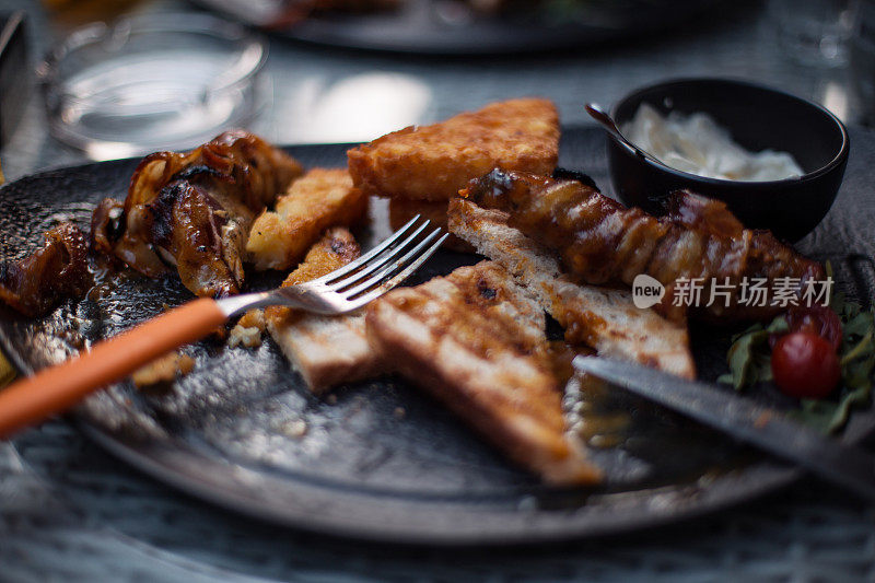 在餐厅用餐