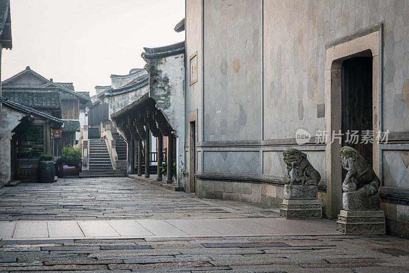 古镇的石径