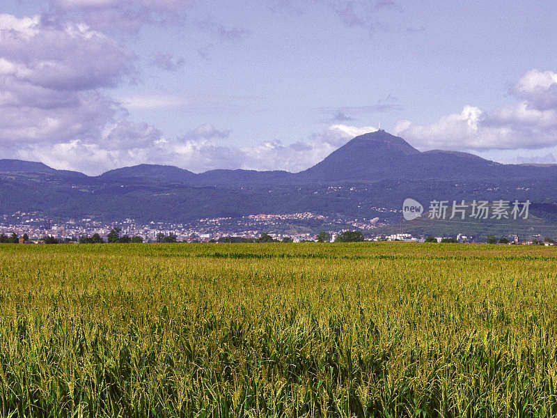 Puy-de-D?me是法国中部的一个部门，以著名的休眠火山Puy de Dome命名。