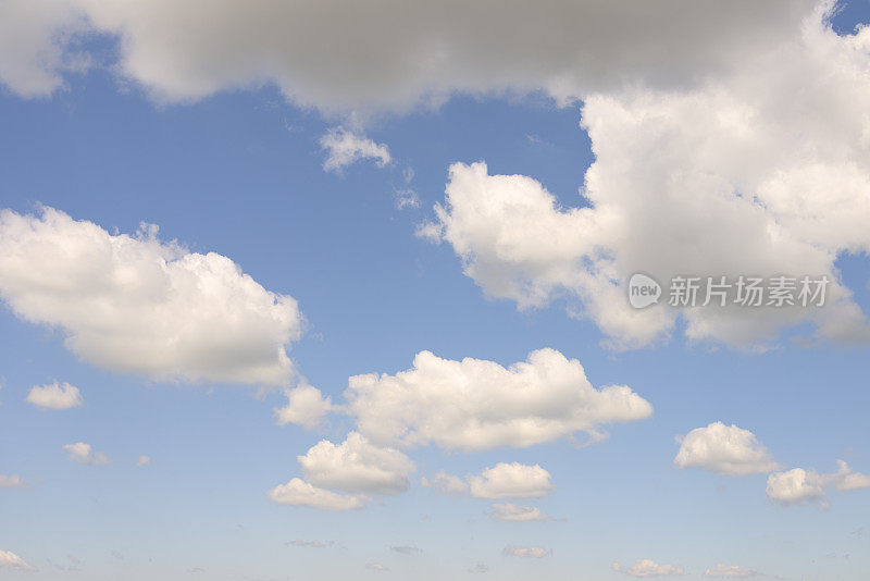 白云和蓝天背景