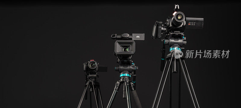 三种不同类型的视频电影摄影相机上的黑色背景、拷贝空间