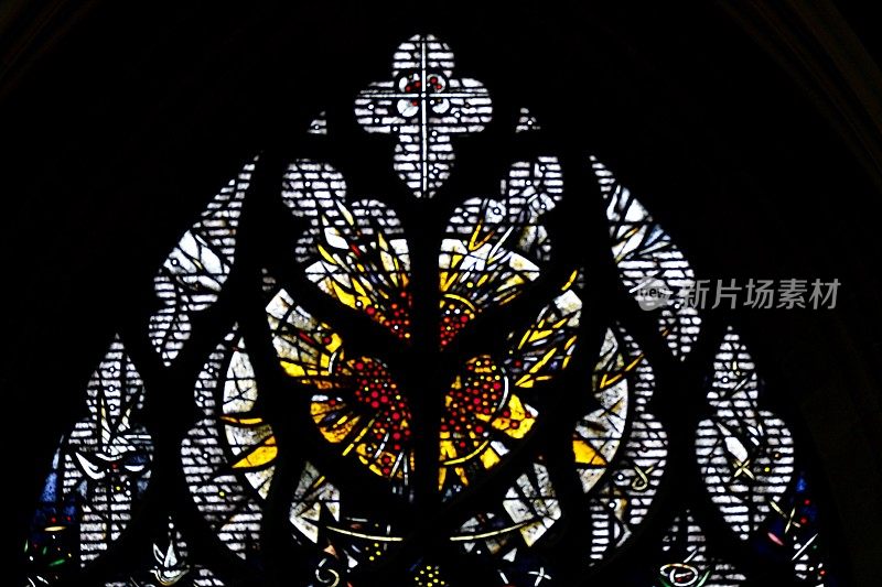 圣吉尔斯大教堂的彩色玻璃