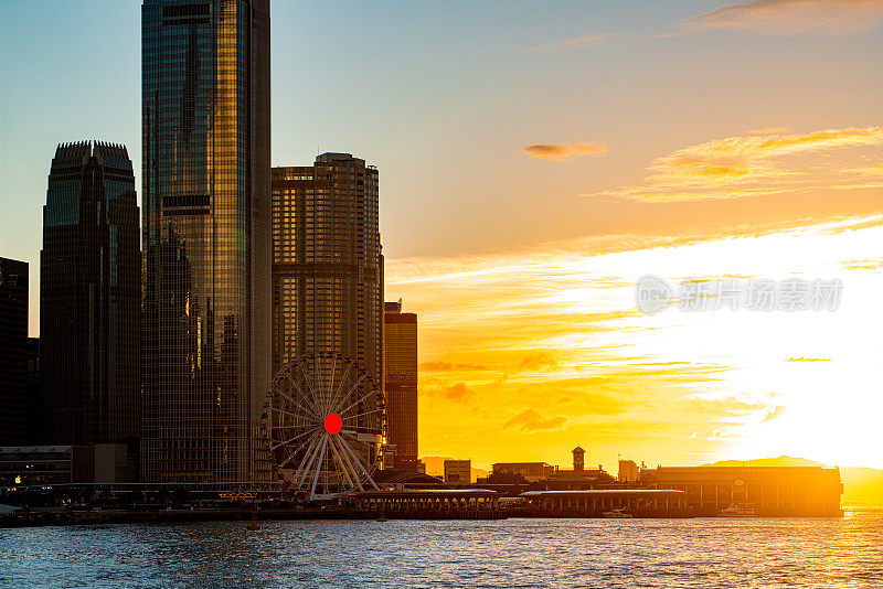 夕阳下的香港天际线