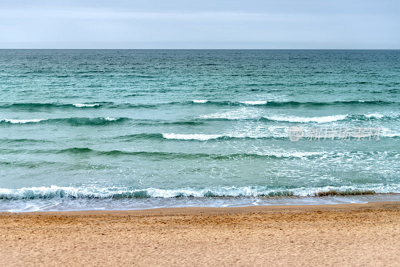 Fistral海滩上的波浪