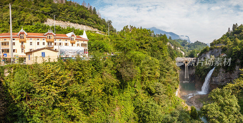 白云石山脉村