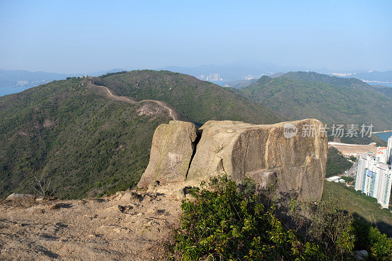 从大屿山老虎头郊游径俯瞰全景