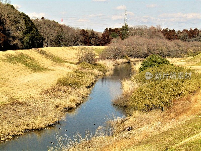 日本。2月的Unga运河。