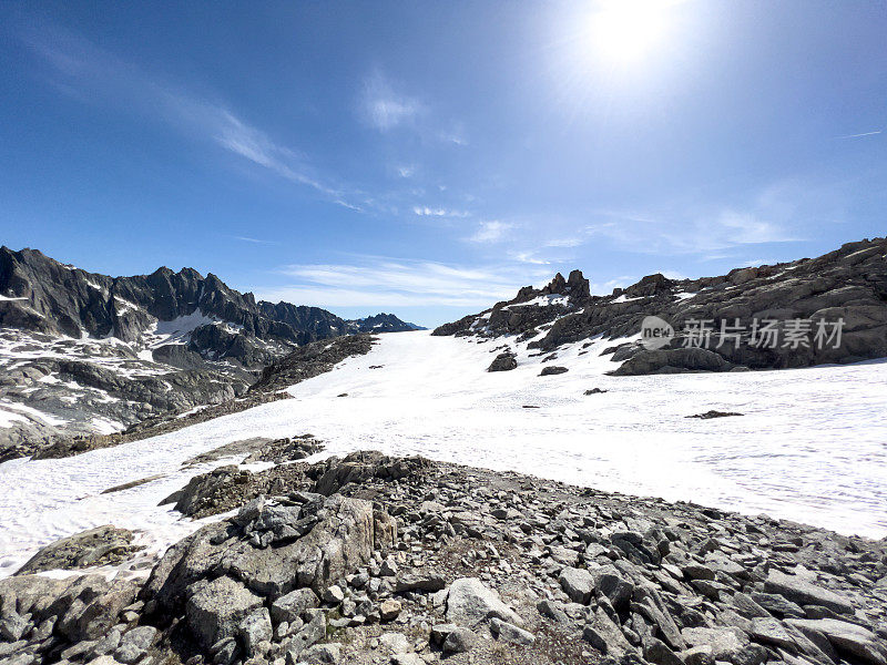 瑞士白雪覆盖的山峰