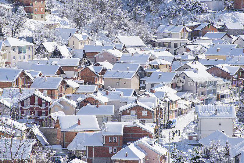 雪下的村庄