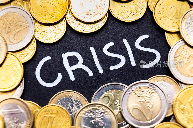 “危机”这个词和硬币有关。经济危机。