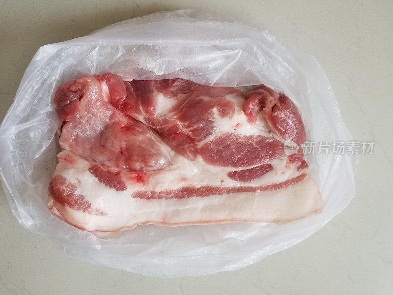 新鲜的猪肉