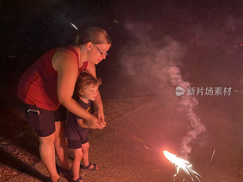 7月4号那天和妈妈一起放烟花