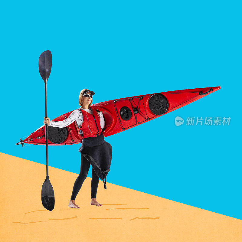 年轻活跃的女人站在红色的独木舟和桨对着彩色的背景。夏天的活动。当代艺术拼贴。