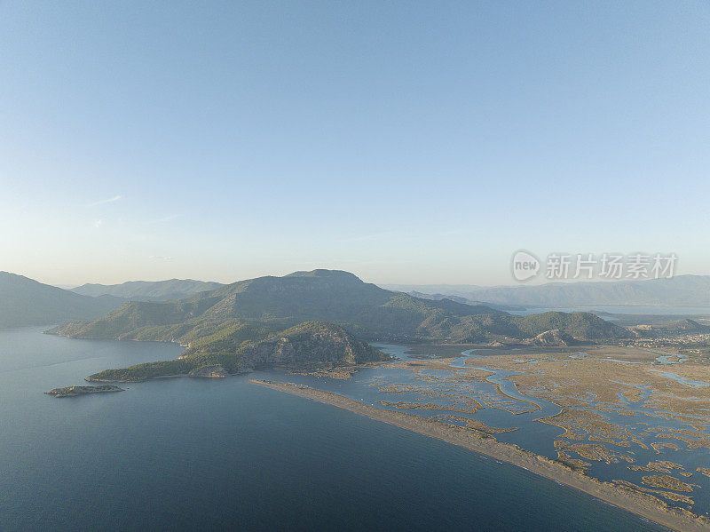 大雁湾三角洲和伊兹祖海滩鸟瞰图