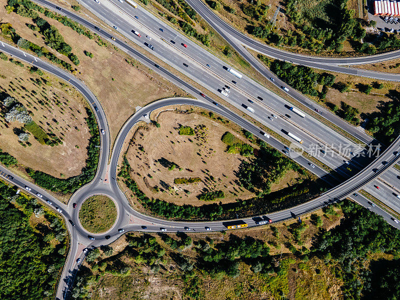 道路，环岛，高速公路和高速公路，鸟瞰图