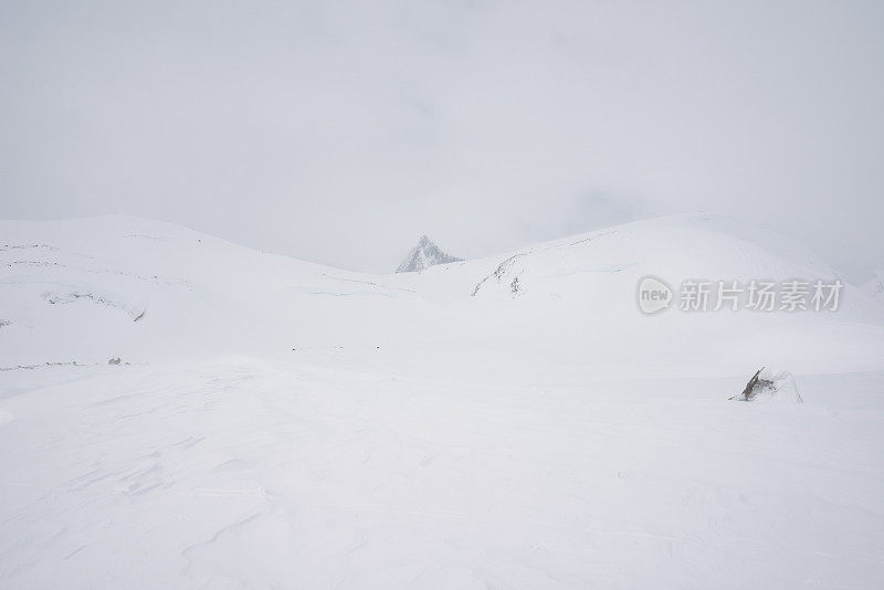 山里的暴风雪