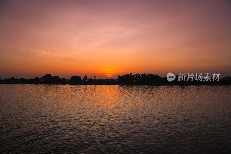 湄公河日落村