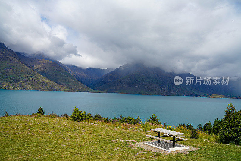 海耶斯湖展示景观附近的皇后镇，新西兰