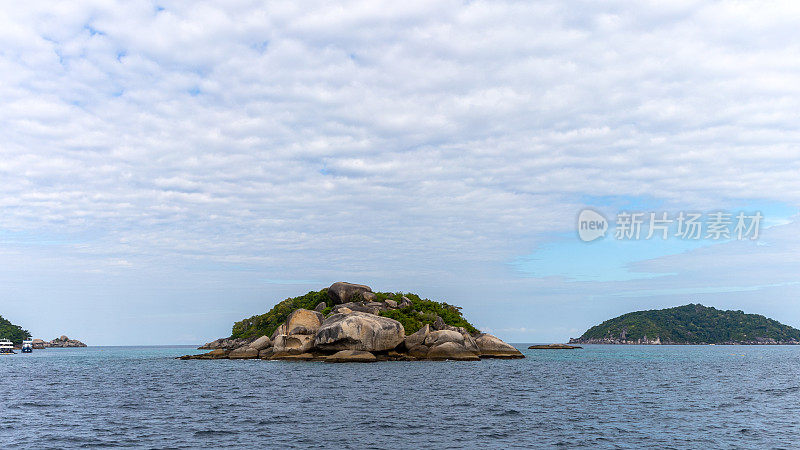 蓝天下的海景