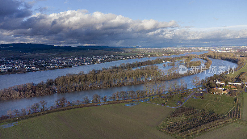 德国莱茵高地区，莱茵河和洪水泛滥的河岸