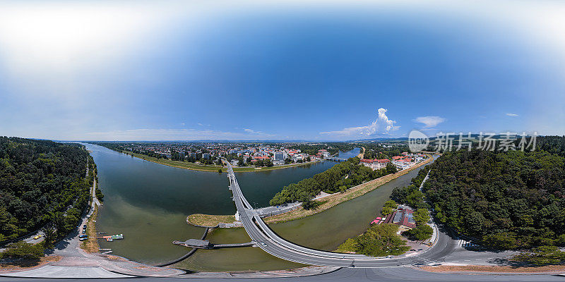 斯洛伐克，一个阳光明媚的夏日，360度x180度球面(等矩形)空中全景图。