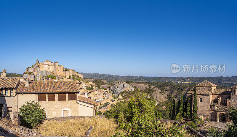 Alquezar位于韦斯卡阿拉贡的巴巴斯特罗的索蒙塔诺，是西班牙最美丽的村庄之一。