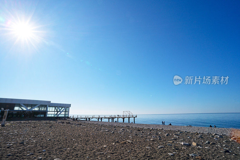 2022年2月，格鲁吉亚的巴统阿加拉，黑海的海岸线为背景和灵感