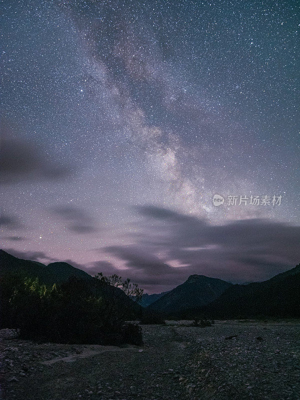 有银河系的落基山脉地区