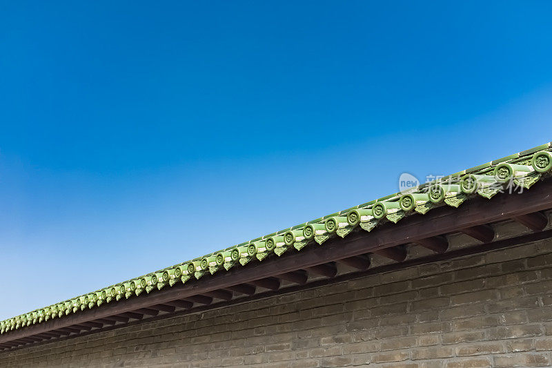 中国北京天坛的绿瓦砖墙