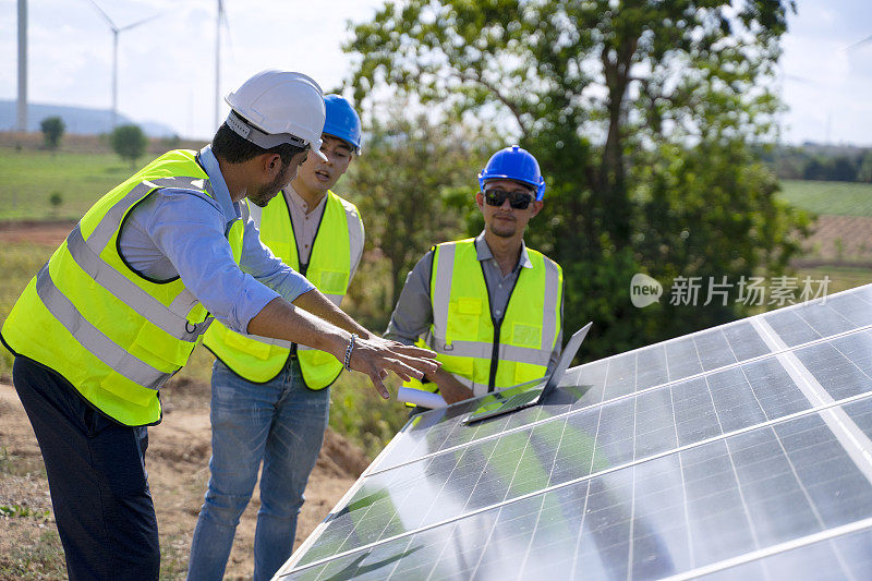 电力工地的蓝领工人。风车。