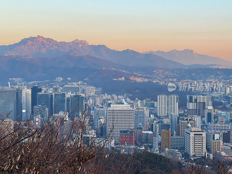 韩国首尔的冬日早晨