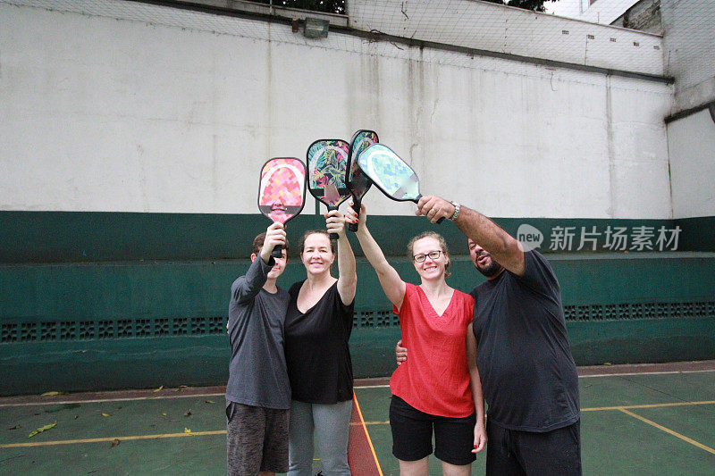 玩pickleball