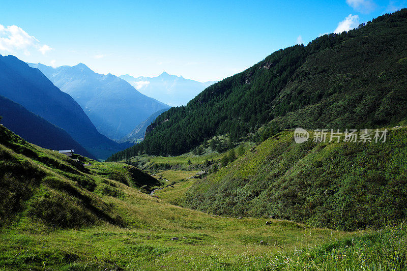 瑞士阿尔卑斯山的山脉景观