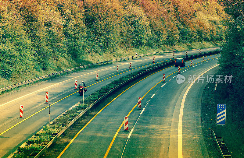 复古的高速公路