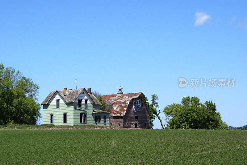 废弃的农场建筑