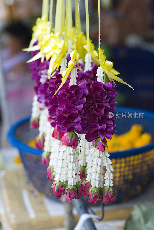 一串串的兰花和茉莉