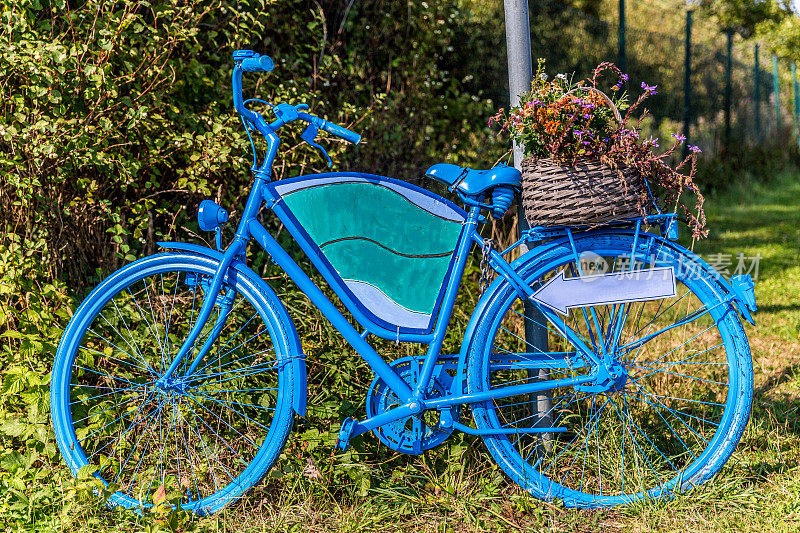 古董的蓝色自行车