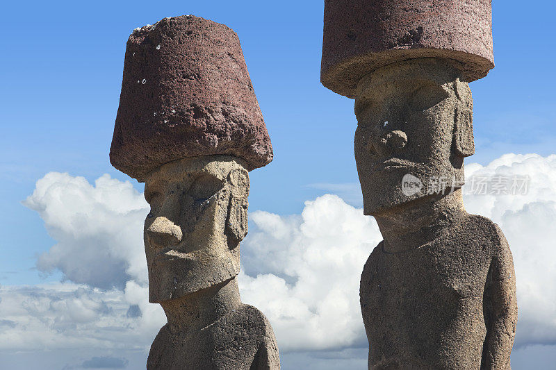 智利复活节岛上阿胡瑙的摩埃石像
