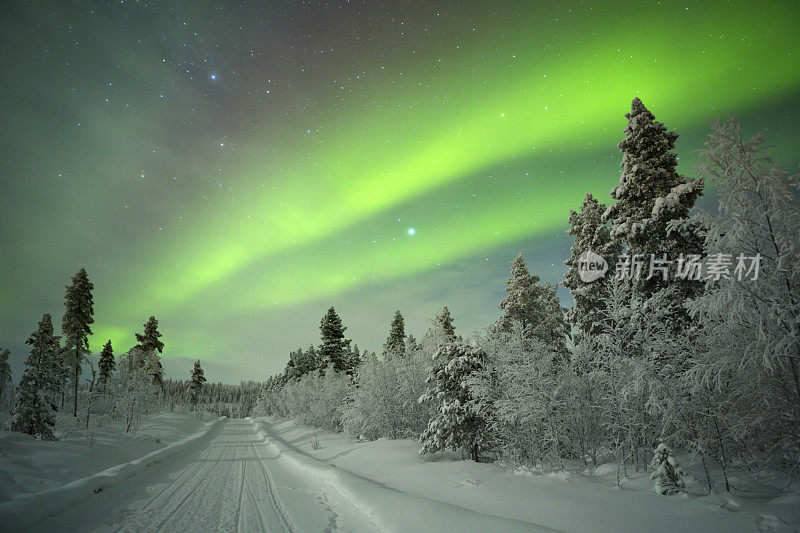芬兰拉普兰冬季的北极光