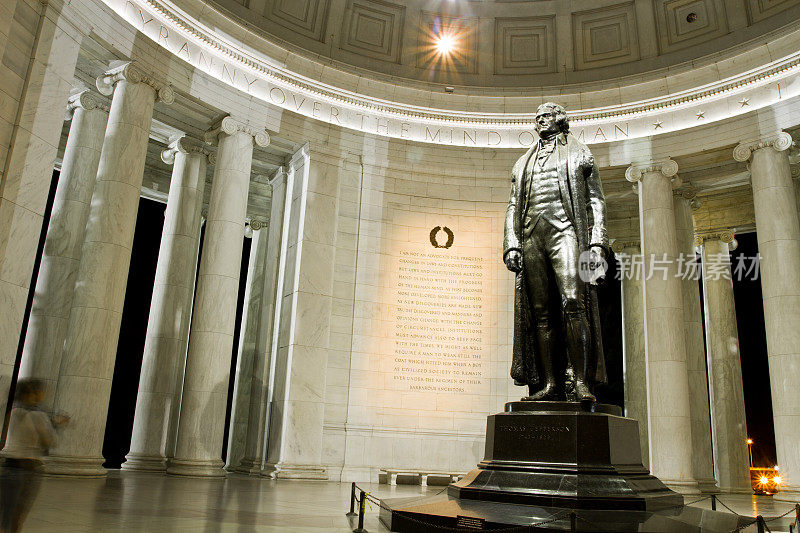 华盛顿特区纪念馆内的托马斯·杰斐逊雕像