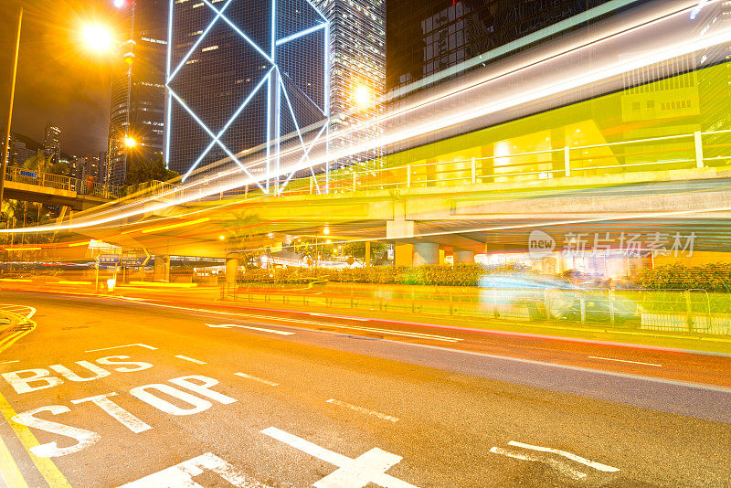 香港夜间的交通状况