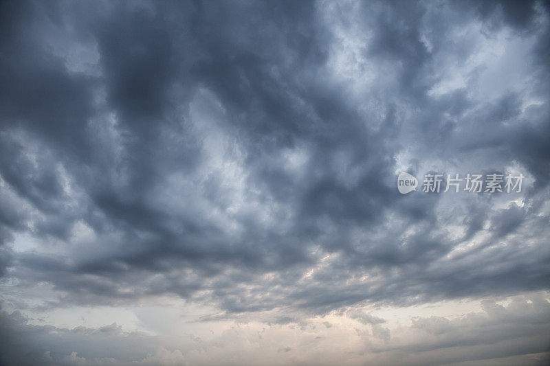 暴风雨的天空