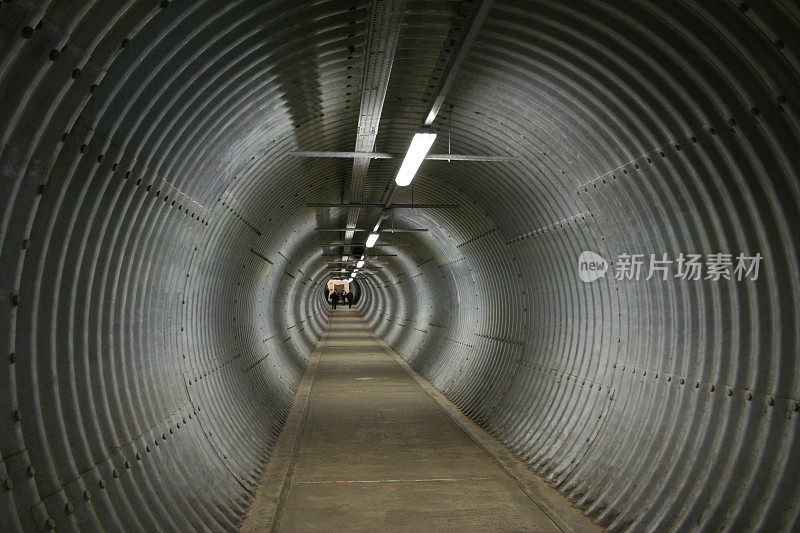 长波纹隧道