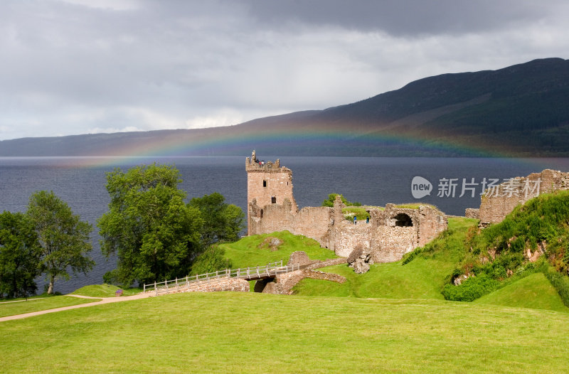 尼斯湖-厄克特城堡与彩虹