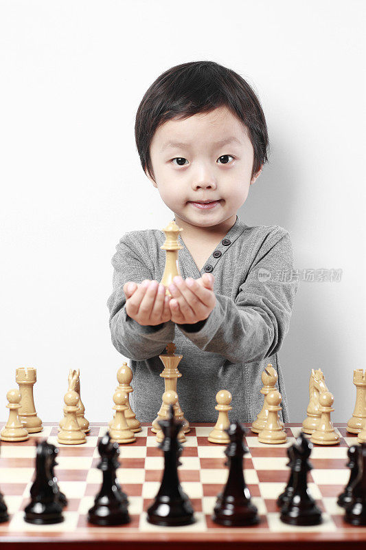 孩子在下棋