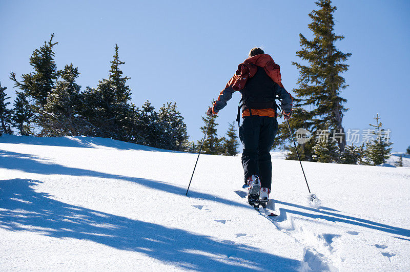 冬季山地滑雪旅游