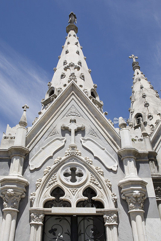 布宜诺斯艾利斯教堂上空的蓝天
