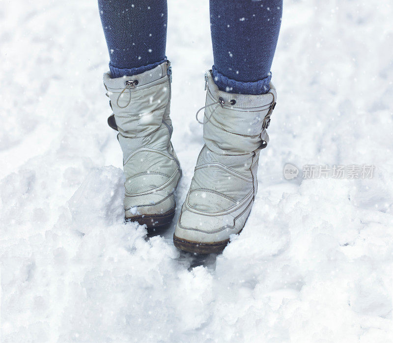 沉重的雪地靴