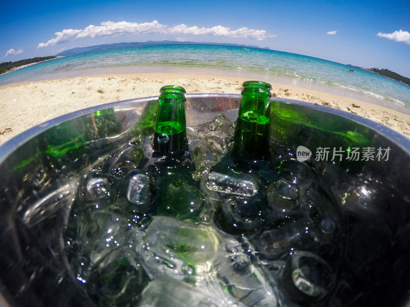 海滩上的啤酒